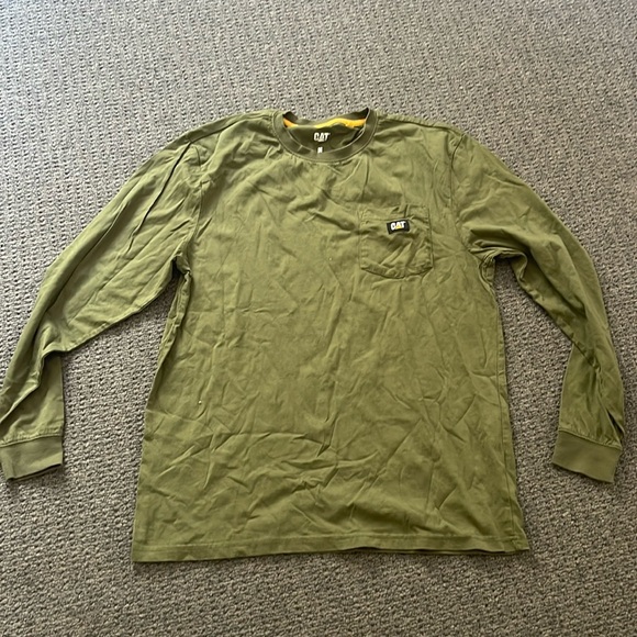 CAT T Shirt nwot m olive army Green Cotton Front Pocket Long Sleeve Crew Neck - Picture 1 of 4